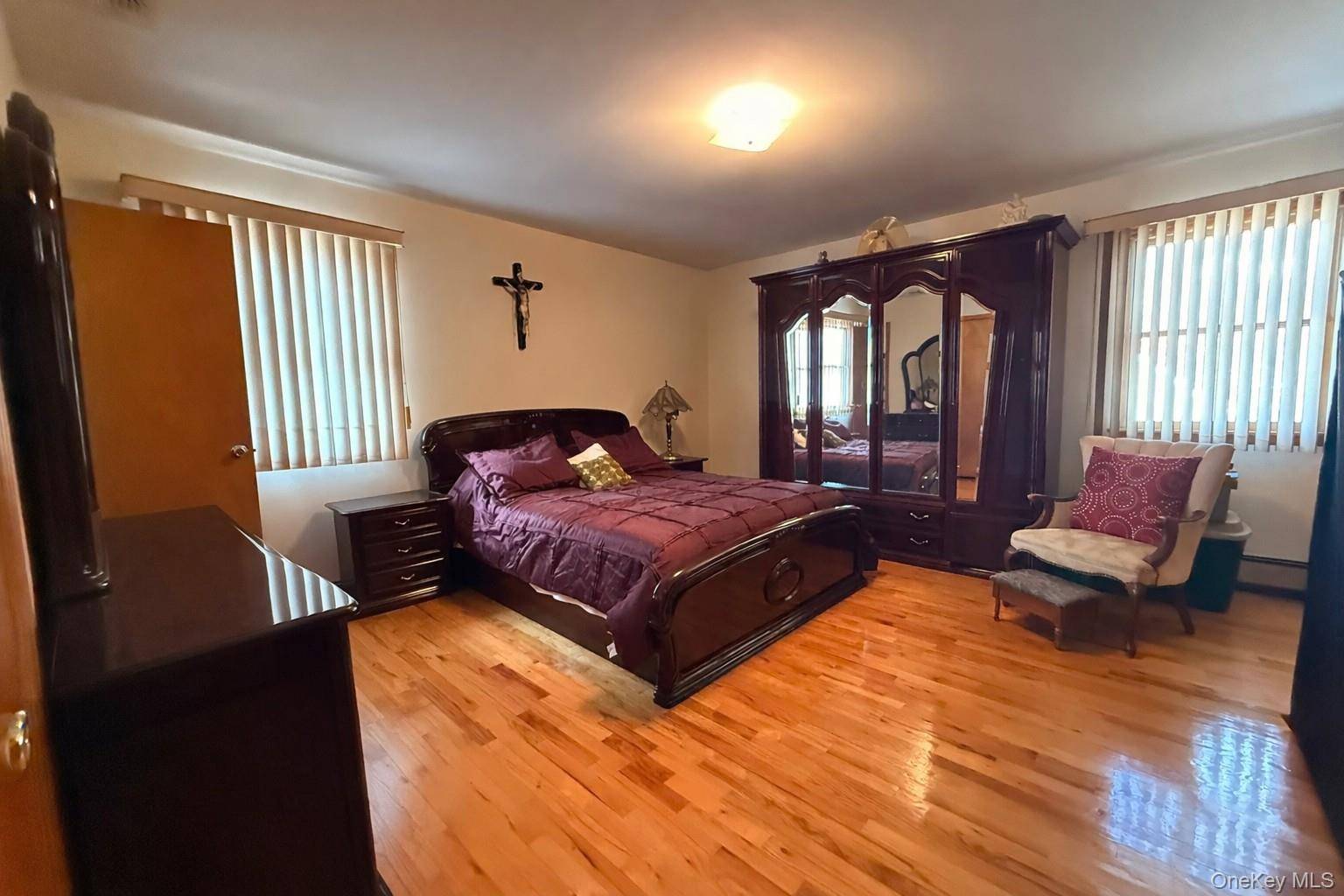 4 Bedroom Home for Sale in Franklin Square - New York - USA - 6