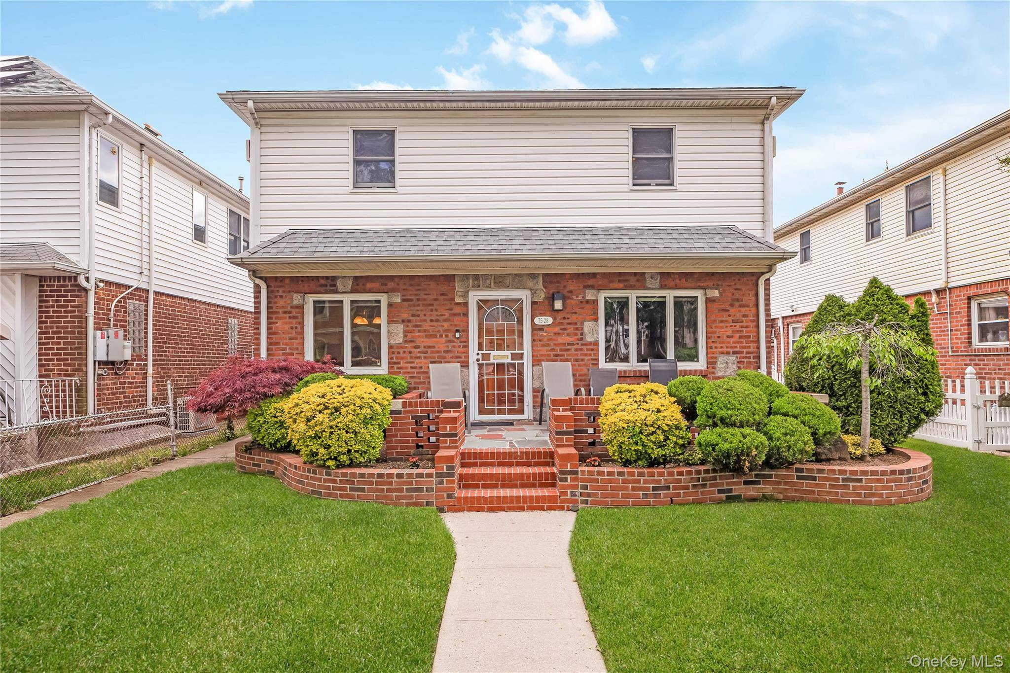Casa com 4 Quartos à Venda em Fresh Meadows - Nova Iorque - EUA - 1