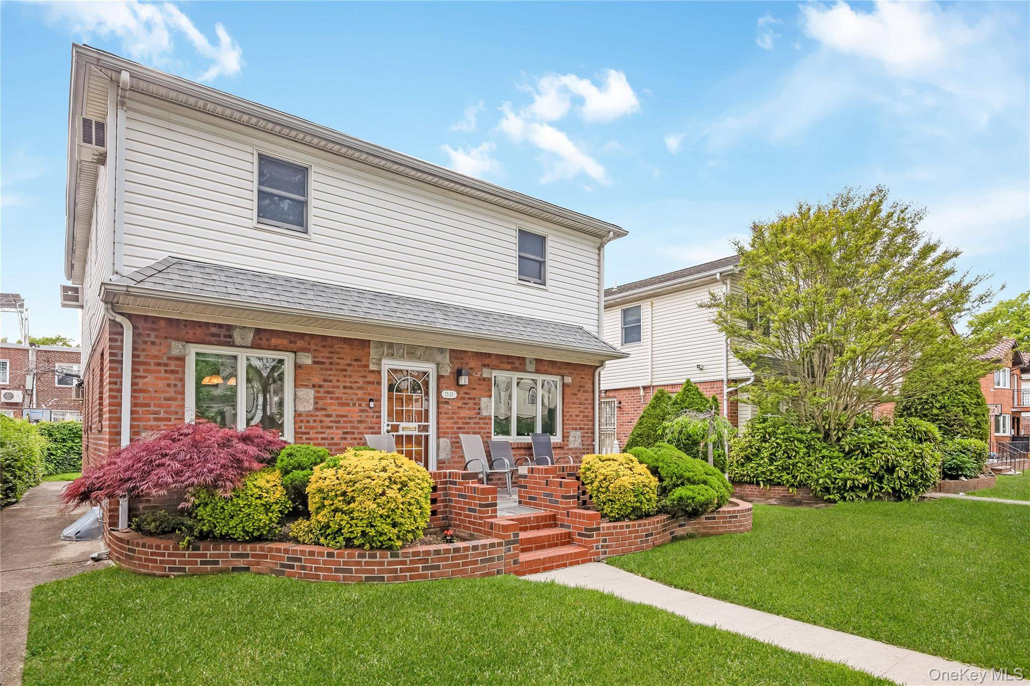 Casa com 4 Quartos à Venda em Fresh Meadows - Nova Iorque - EUA - 2
