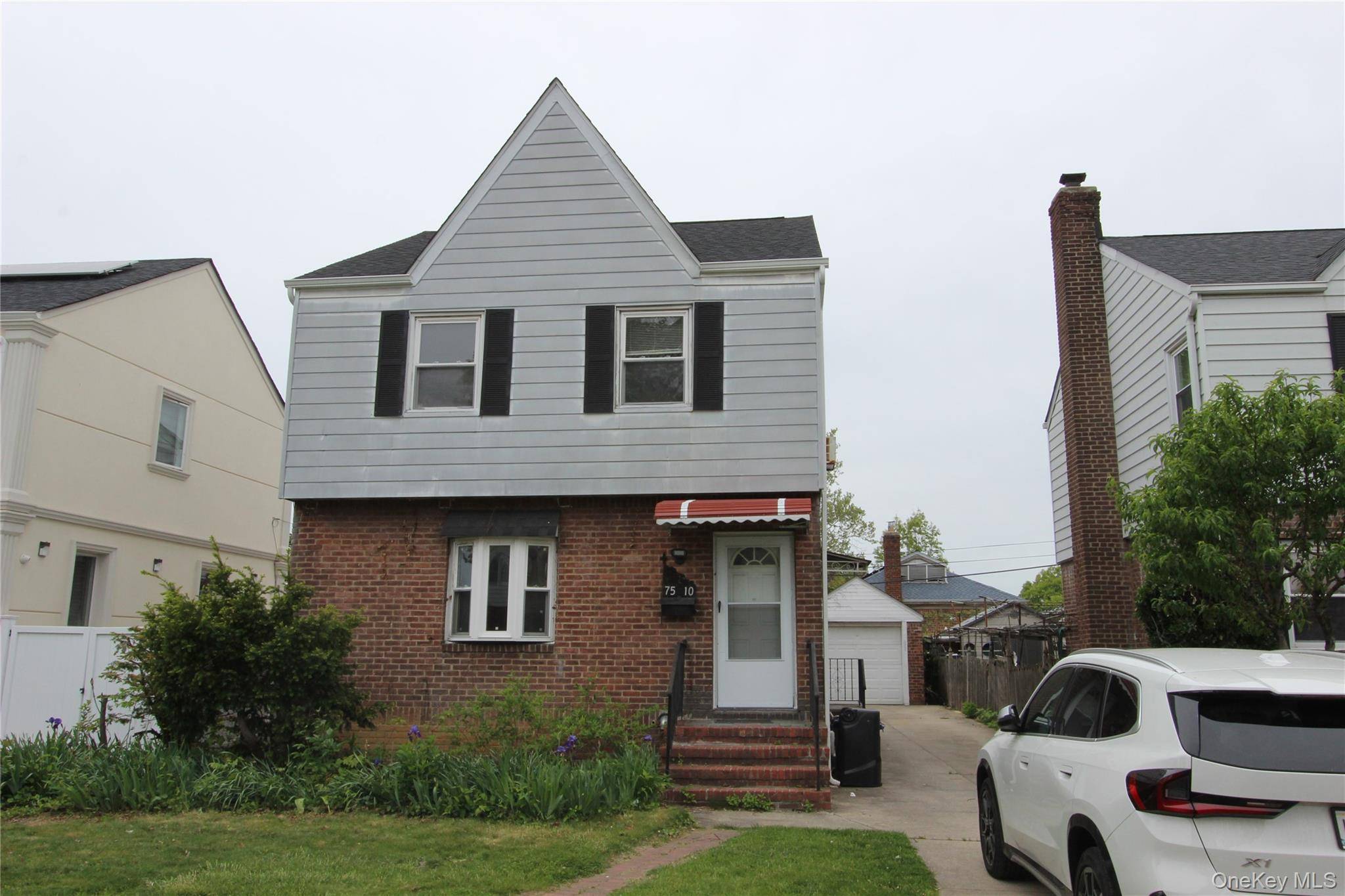 Casa com 4 Quartos à Venda em Fresh Meadows - Nova Iorque - EUA - 1