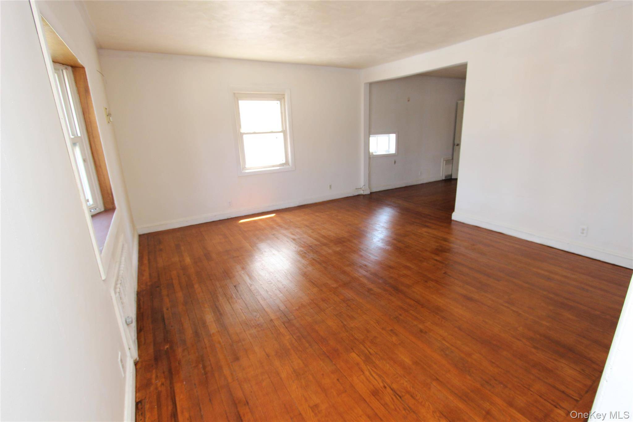 Casa com 4 Quartos à Venda em Fresh Meadows - Nova Iorque - EUA - 2