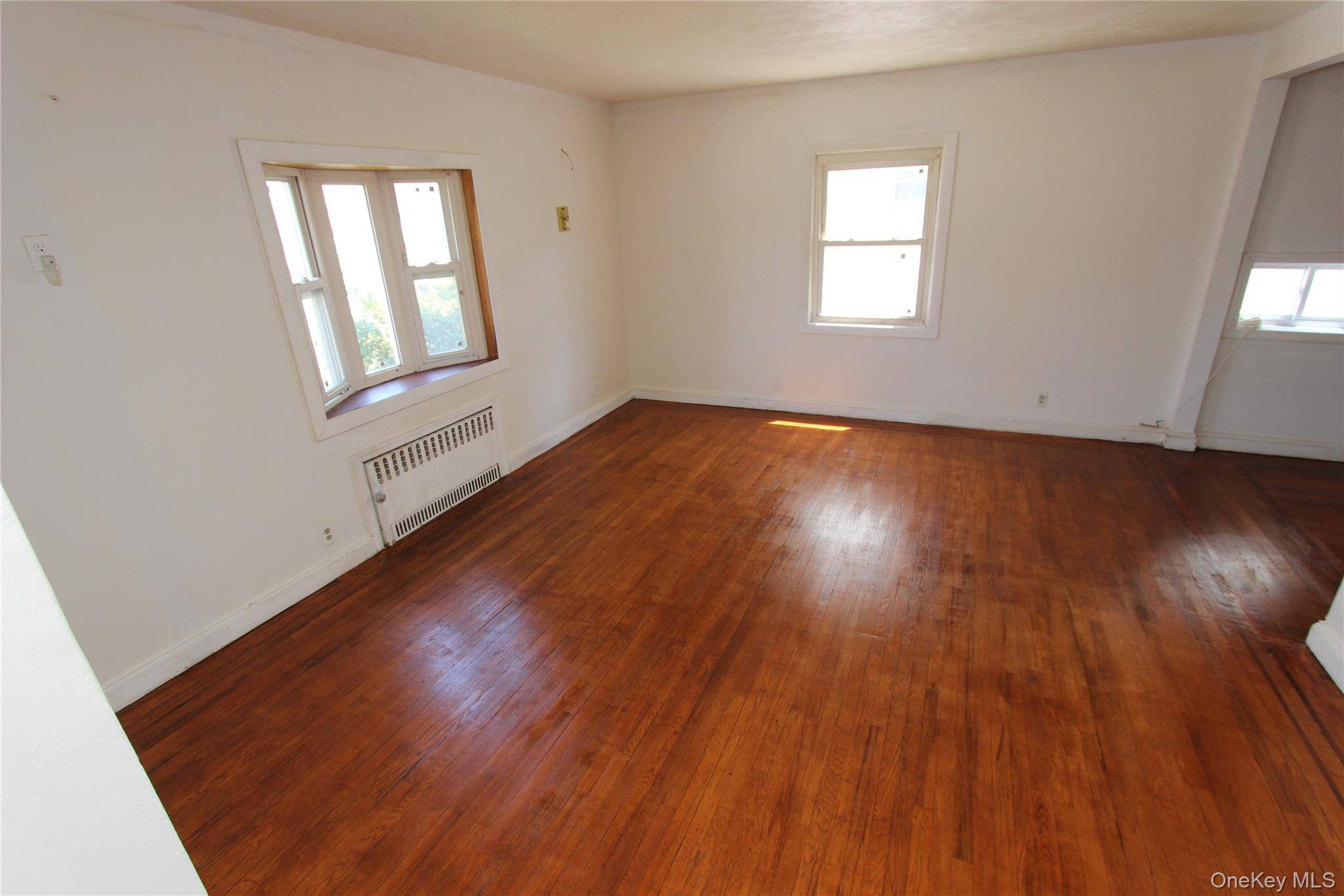 Casa com 4 Quartos à Venda em Fresh Meadows - Nova Iorque - EUA - 3