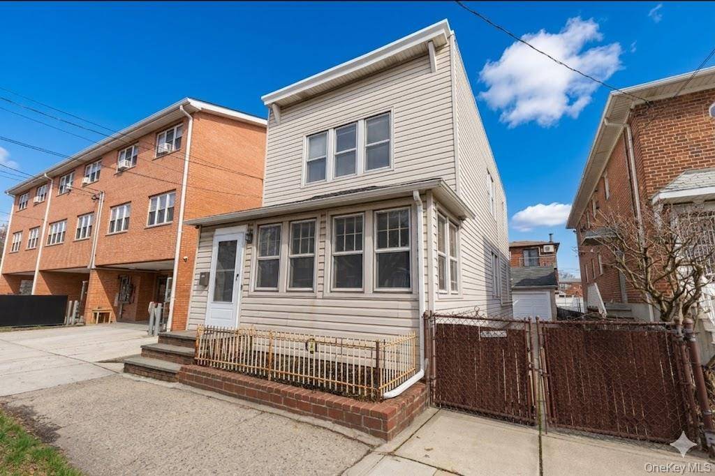 Casa com 4 Quartos à Venda em Fresh Meadows - Nova Iorque - EUA - 1