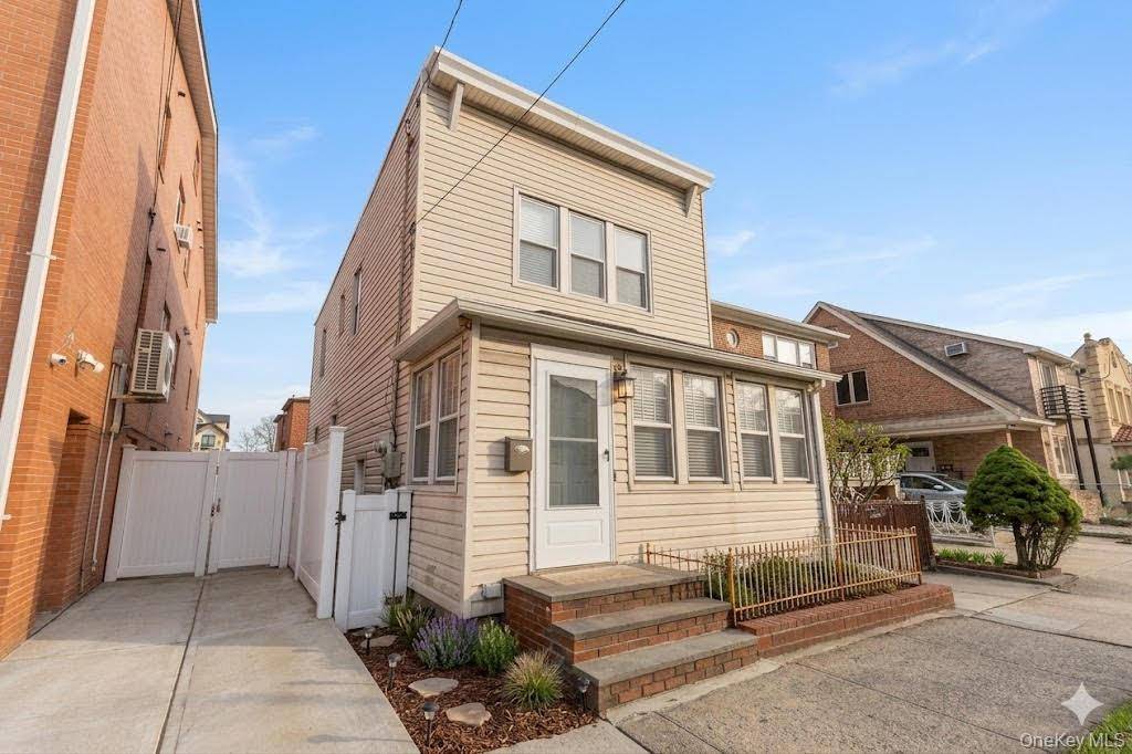 Casa com 4 Quartos à Venda em Fresh Meadows - Nova Iorque - EUA - 3