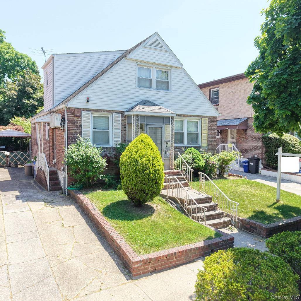 4 Bedroom Home for Sale in Fresh Meadows - New York - USA - 1