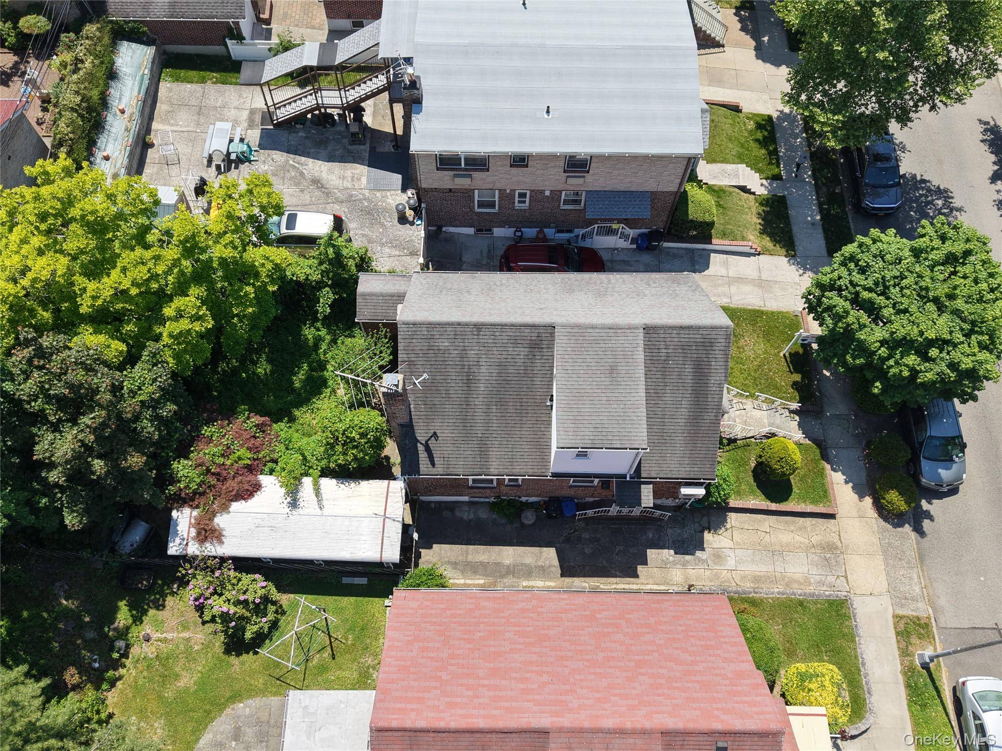 4 Bedroom Home for Sale in Fresh Meadows - New York - USA - 3