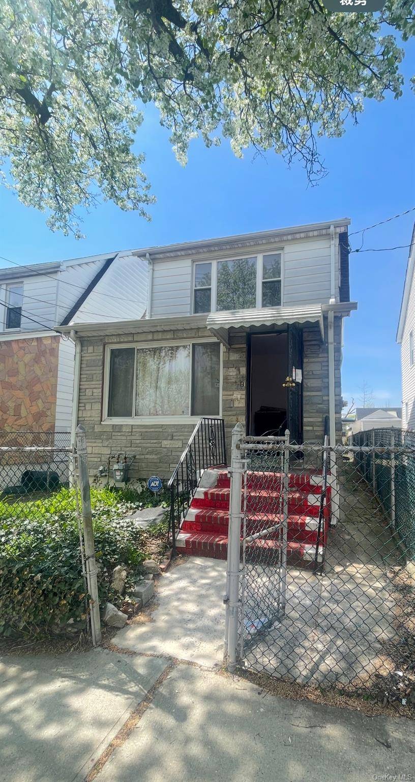 Casa com 4 Quartos à Venda em Fresh Meadows - Nova Iorque - EUA - 1