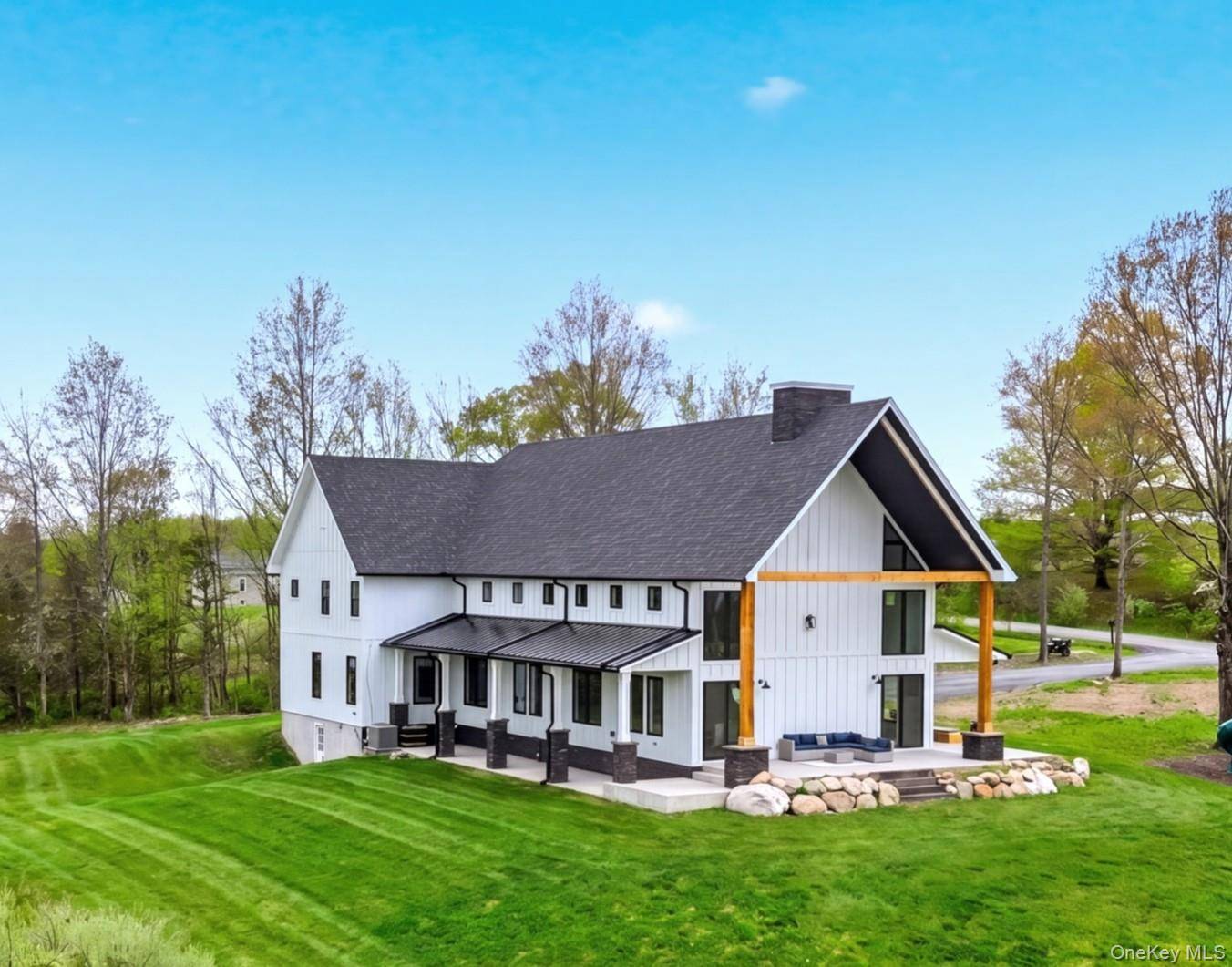4 Bedroom Home for Sale in Gardiner - New York - USA - 1