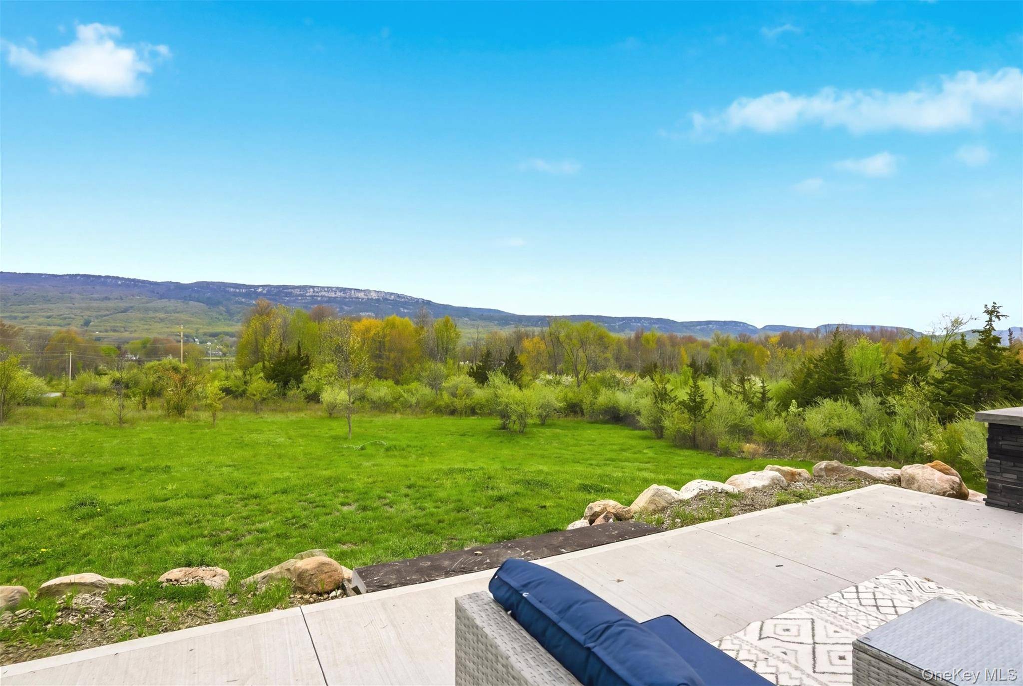 4 Bedroom Home for Sale in Gardiner - New York - USA - 2