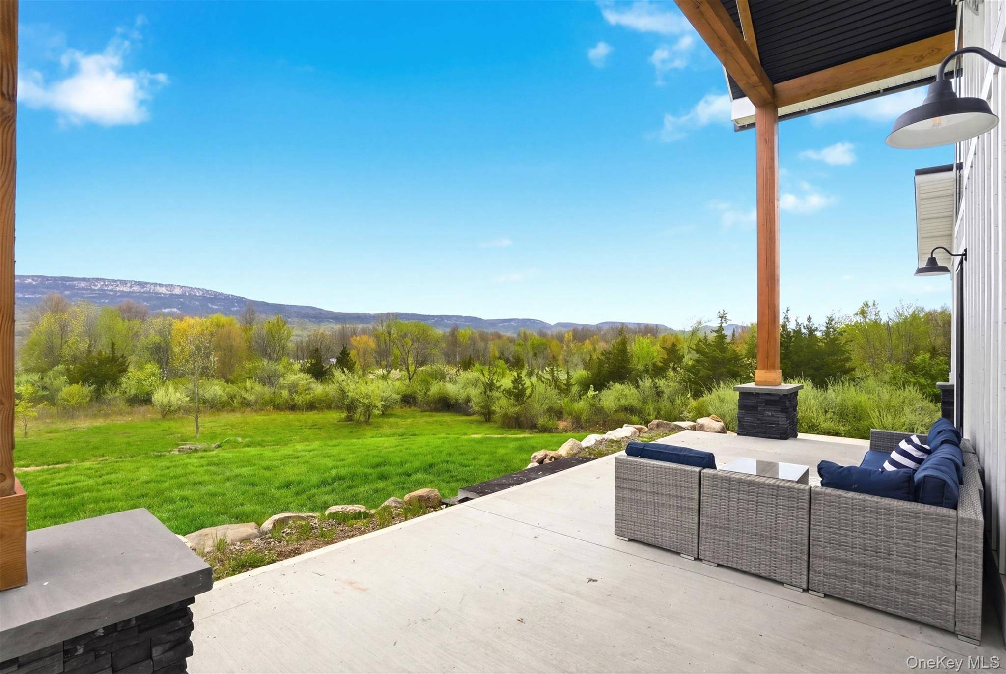 4 Bedroom Home for Sale in Gardiner - New York - USA - 3