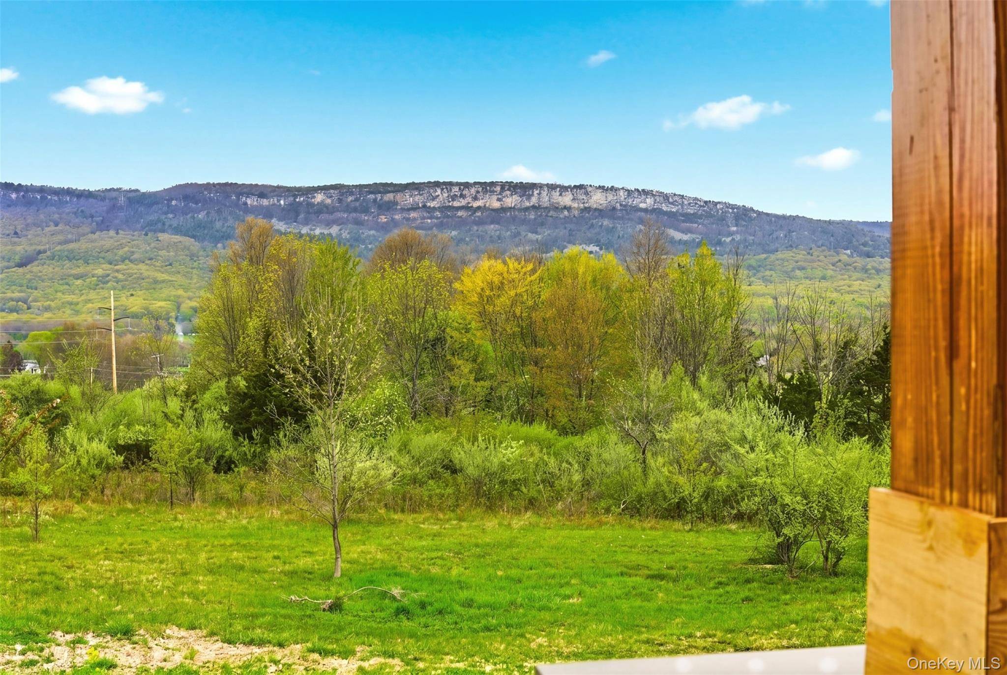 4 Bedroom Home for Sale in Gardiner - New York - USA - 6