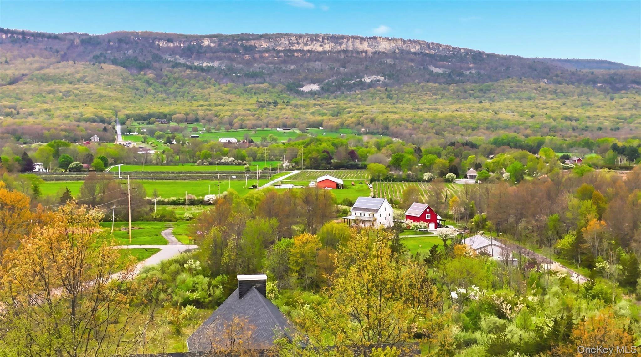 4 Bedroom Home for Sale in Gardiner - New York - USA - 8