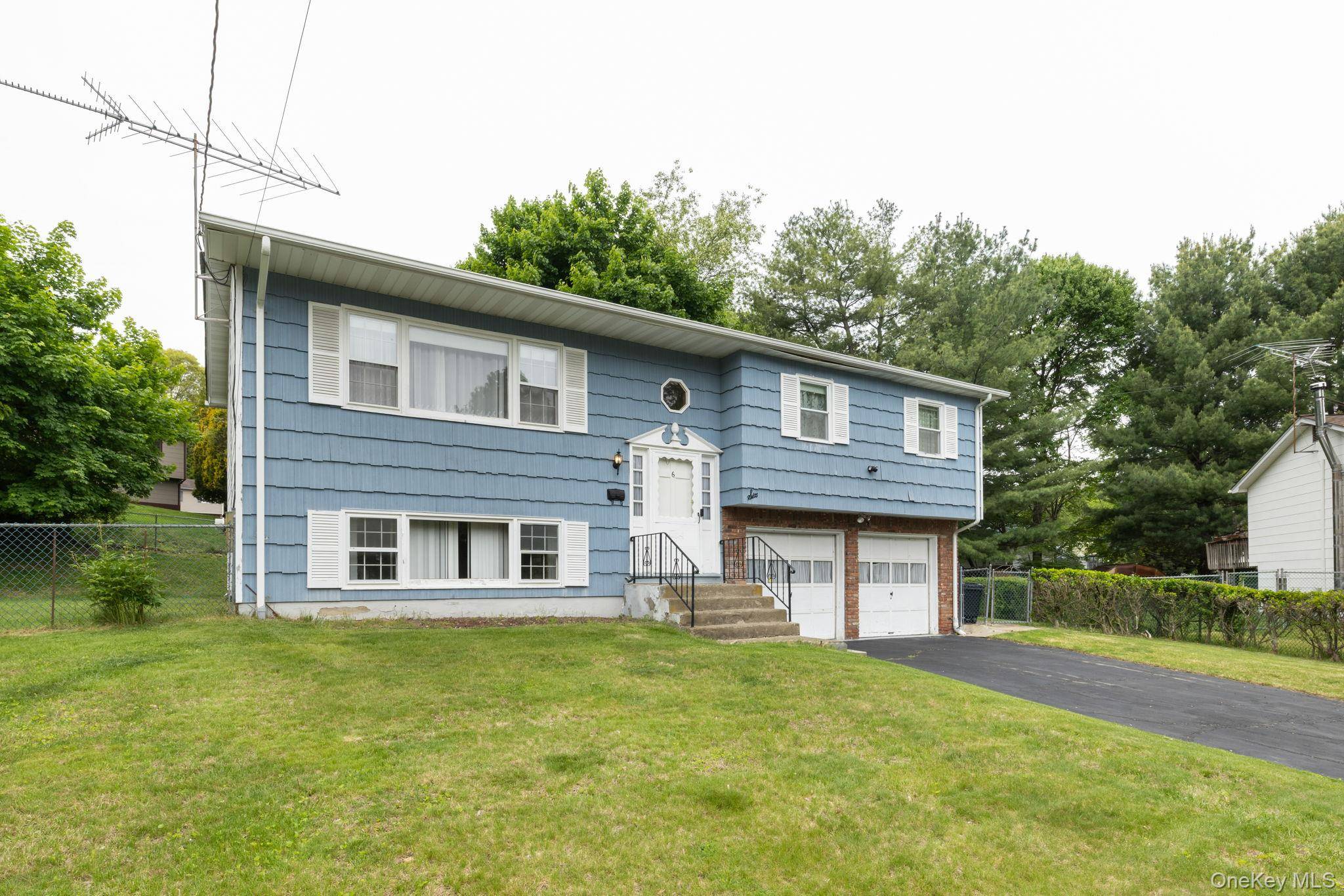 4 Bedroom Home for Sale in Garnerville - New York - USA - 2