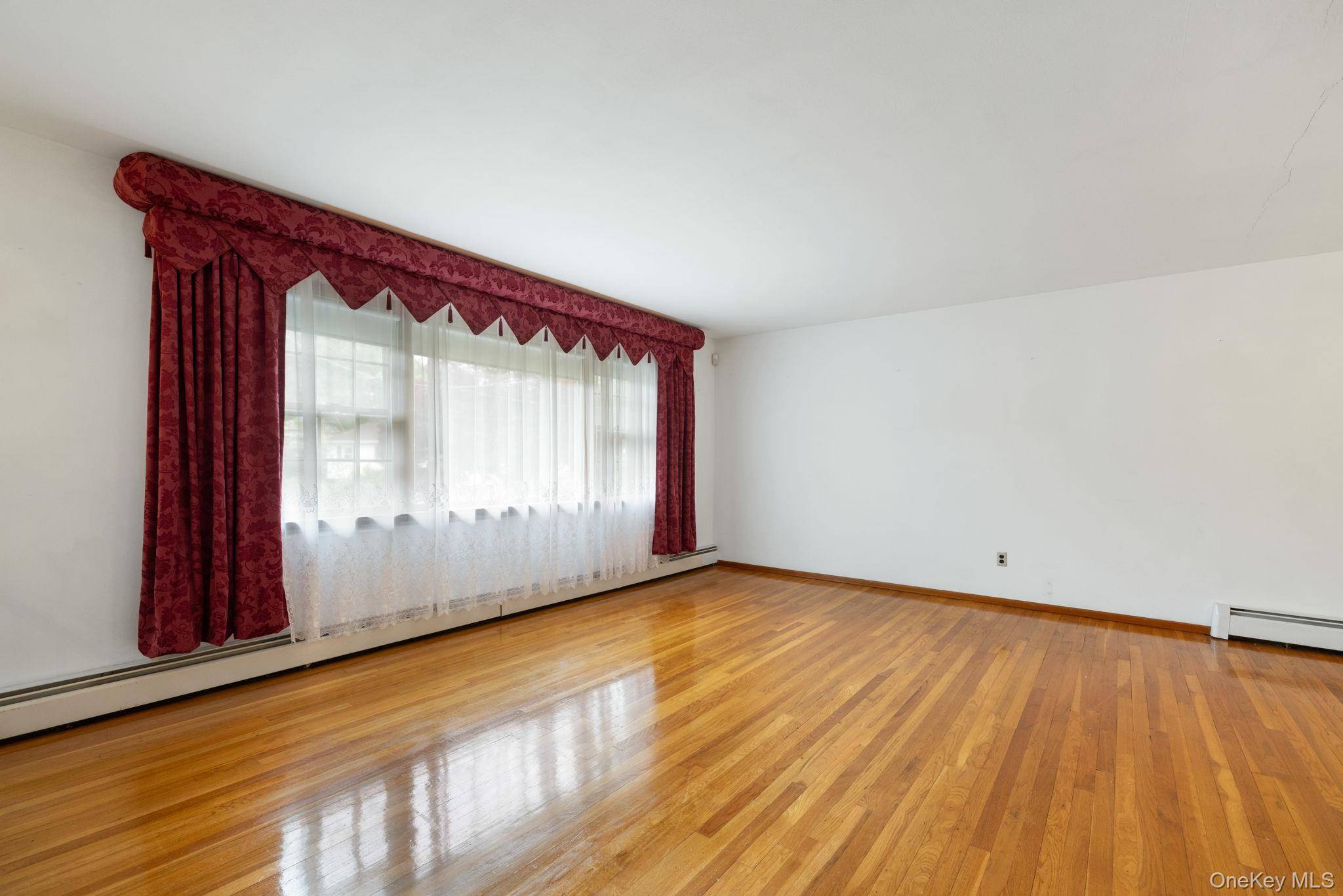 4 Bedroom Home for Sale in Garnerville - New York - USA - 6