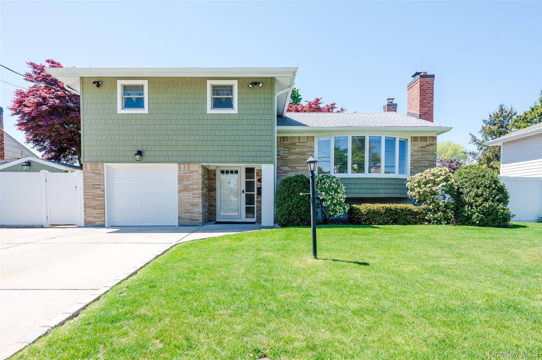 4 Bedroom Home for Sale in Glen Cove - New York - USA - 1