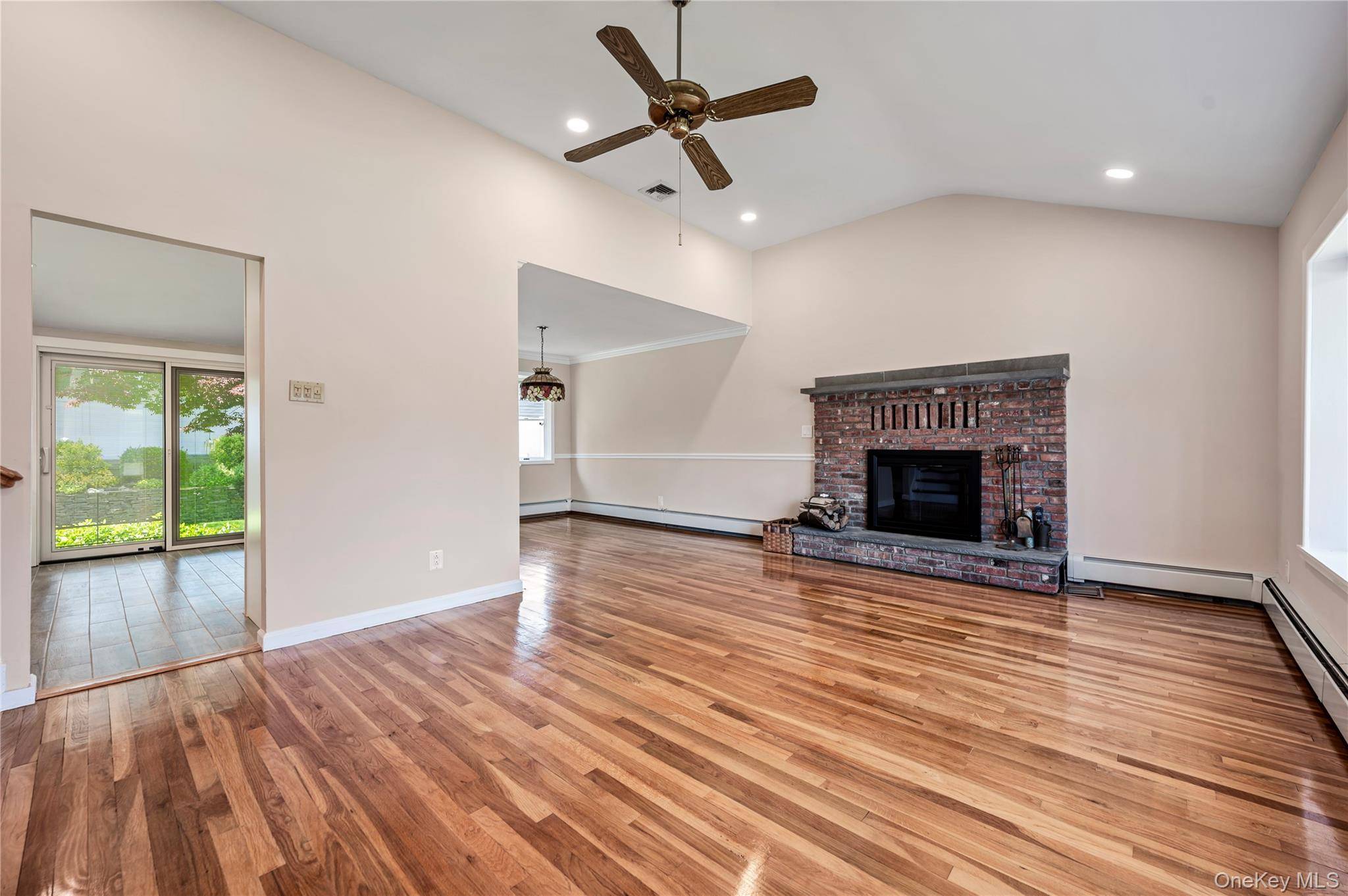 4 Bedroom Home for Sale in Glen Cove - New York - USA - 4