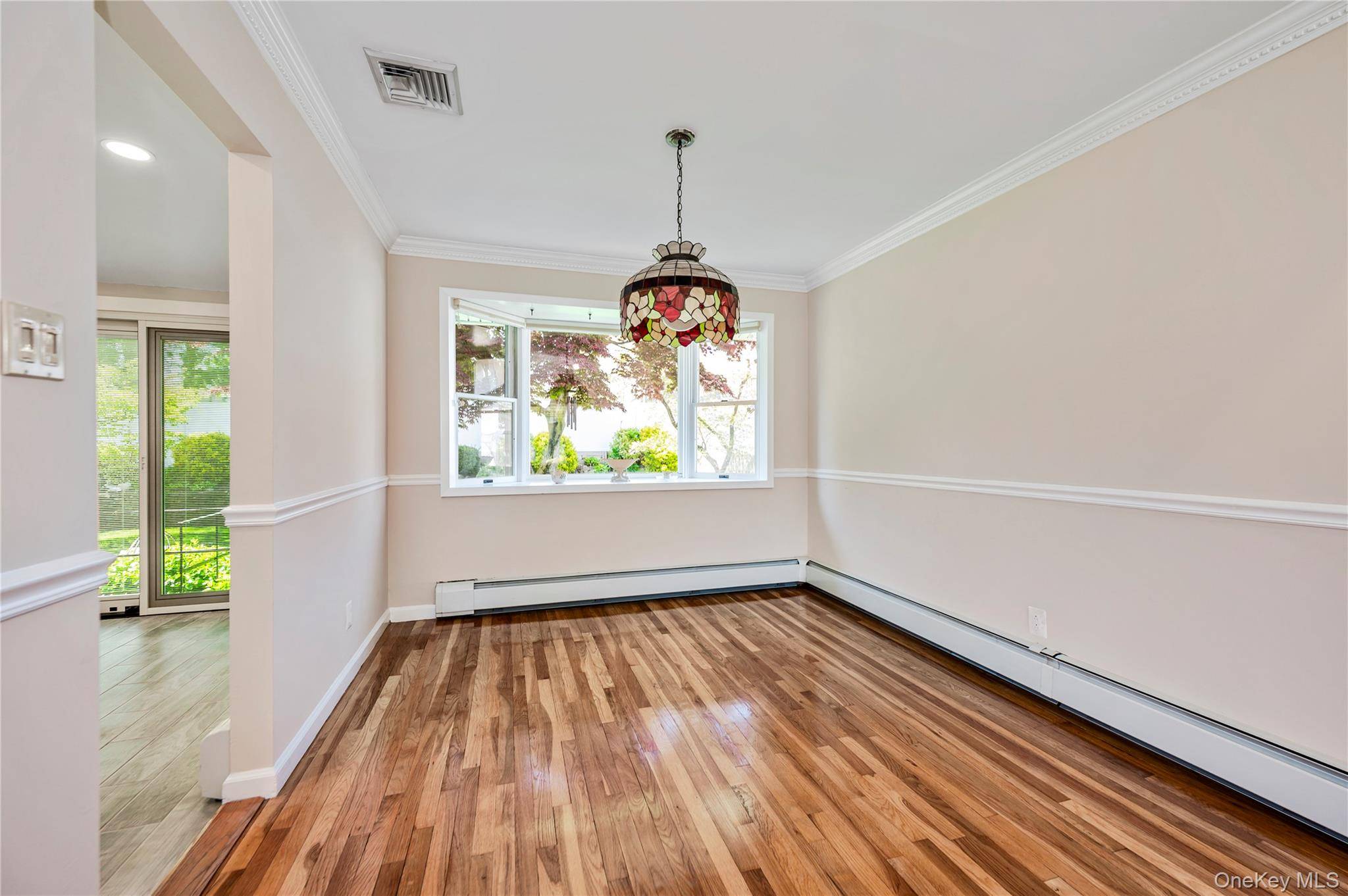 4 Bedroom Home for Sale in Glen Cove - New York - USA - 7