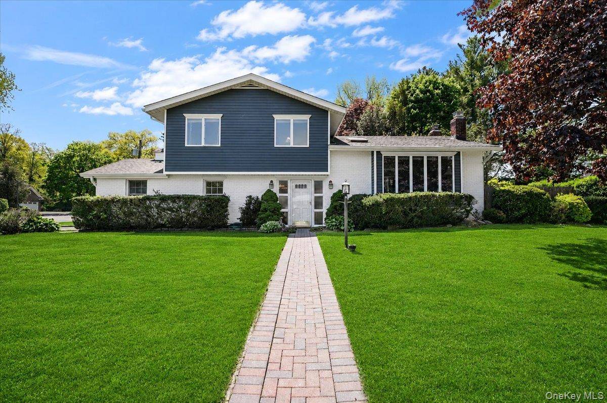 4 Bedroom Home for Sale in Glen Cove - New York - USA - 1
