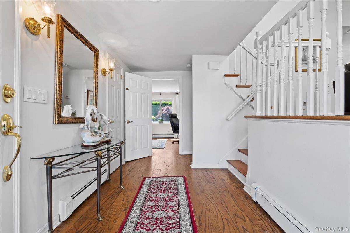 4 Bedroom Home for Sale in Glen Cove - New York - USA - 2