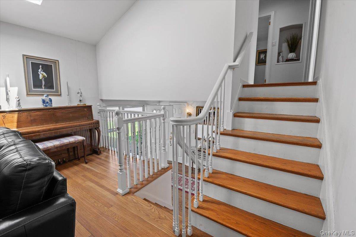 4 Bedroom Home for Sale in Glen Cove - New York - USA - 3