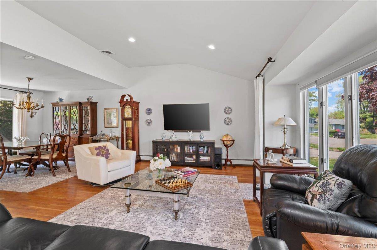 4 Bedroom Home for Sale in Glen Cove - New York - USA - 4