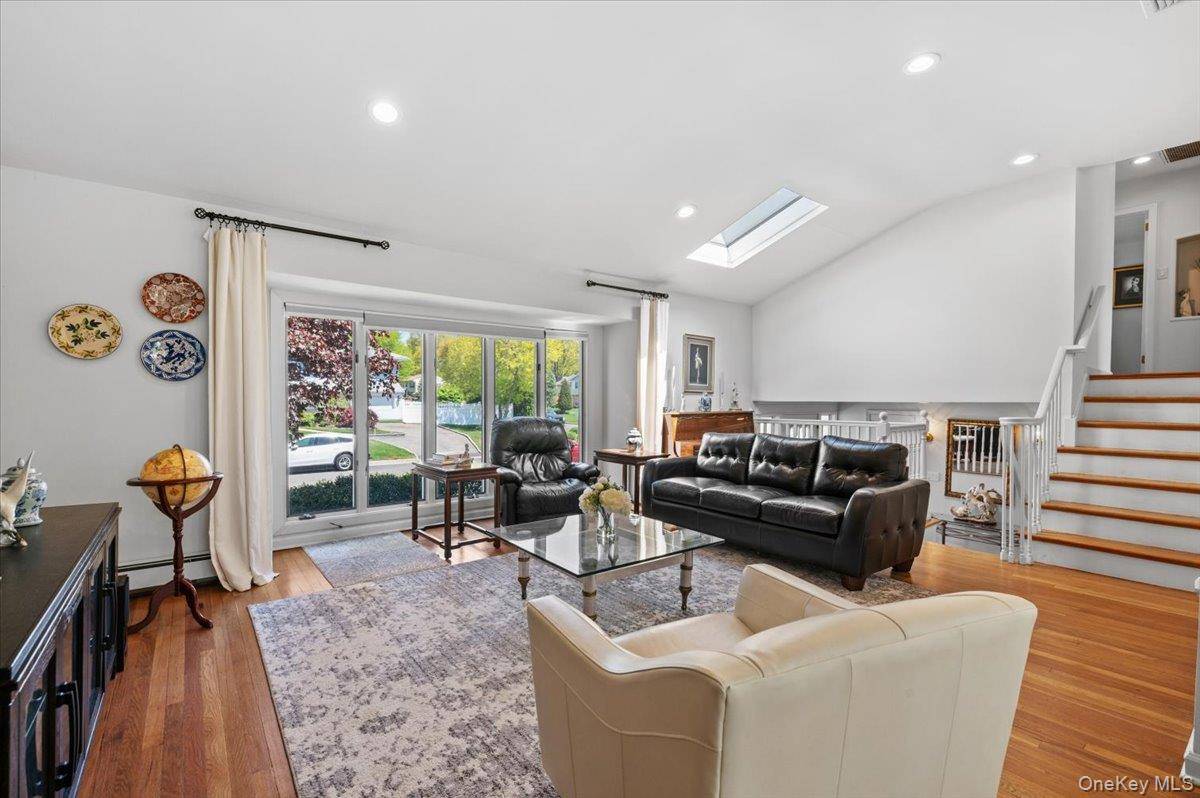 4 Bedroom Home for Sale in Glen Cove - New York - USA - 6
