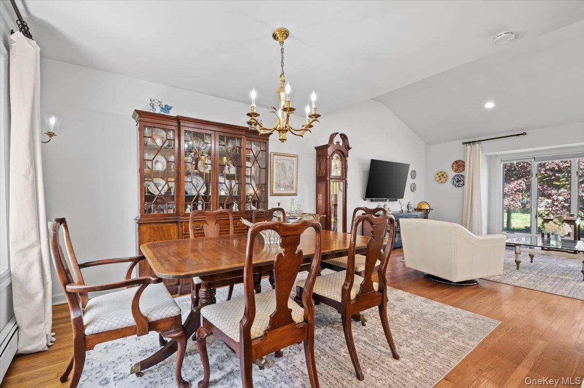 4 Bedroom Home for Sale in Glen Cove - New York - USA - 7