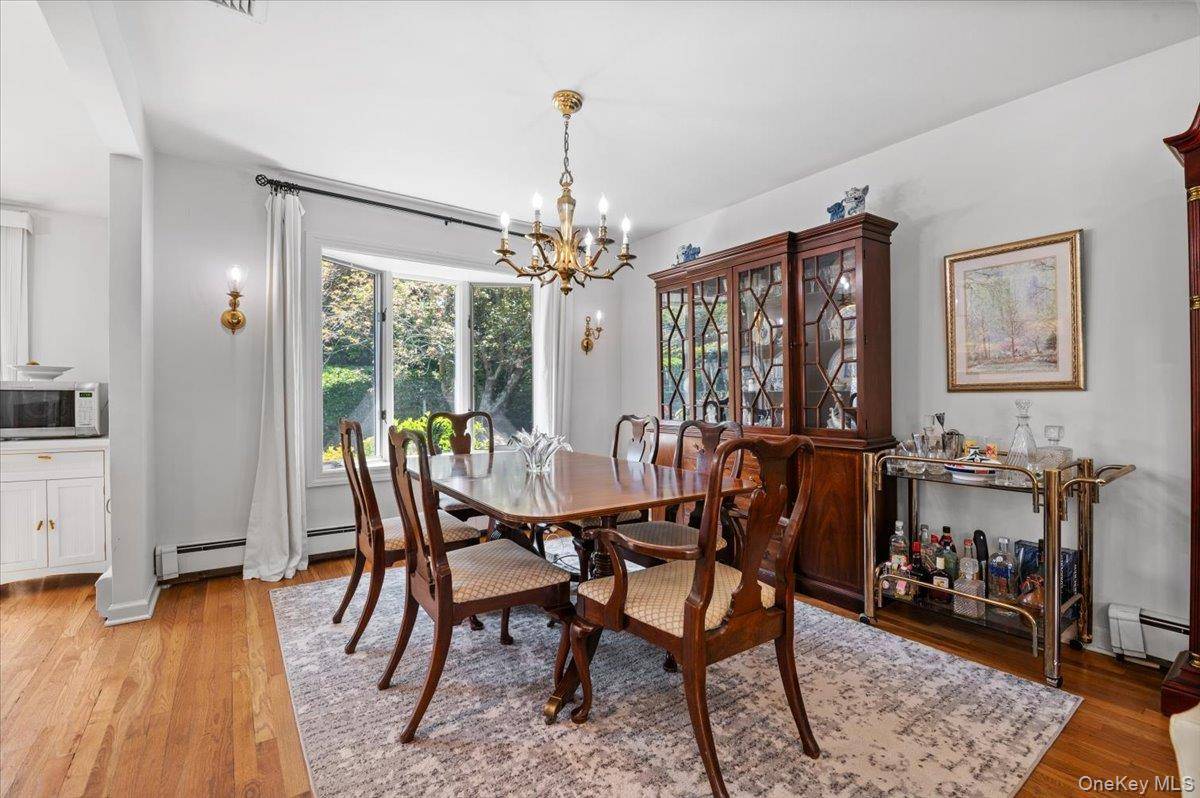 4 Bedroom Home for Sale in Glen Cove - New York - USA - 8