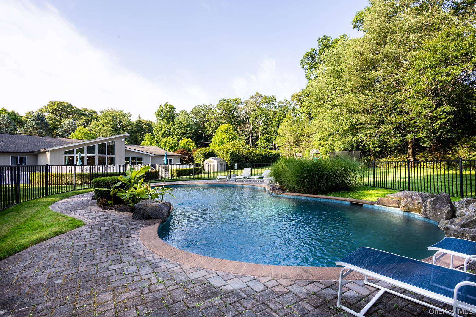 Casa de 4 Dormitorios en Venta en Glen Head, Nueva York, EE. UU. - 8
