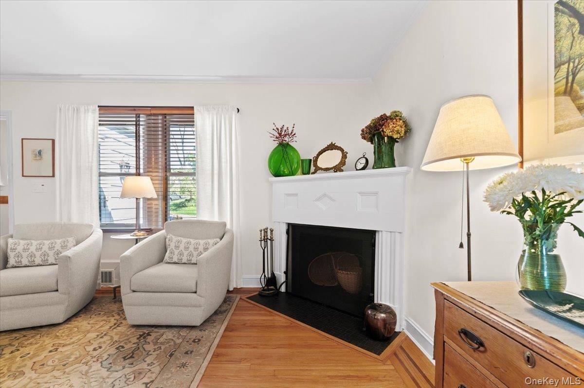 Casa de 4 Dormitorios en Venta en Glen Head, Nueva York, EE. UU. - 6
