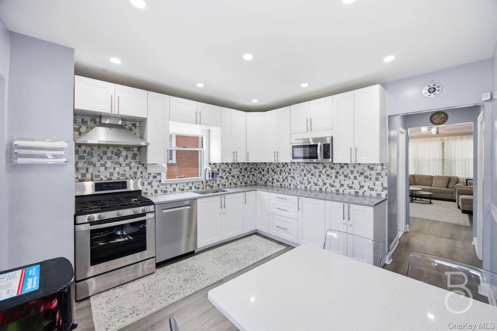 Casa com 4 Quartos à Venda em Glendale - Nova Iorque - EUA - 8