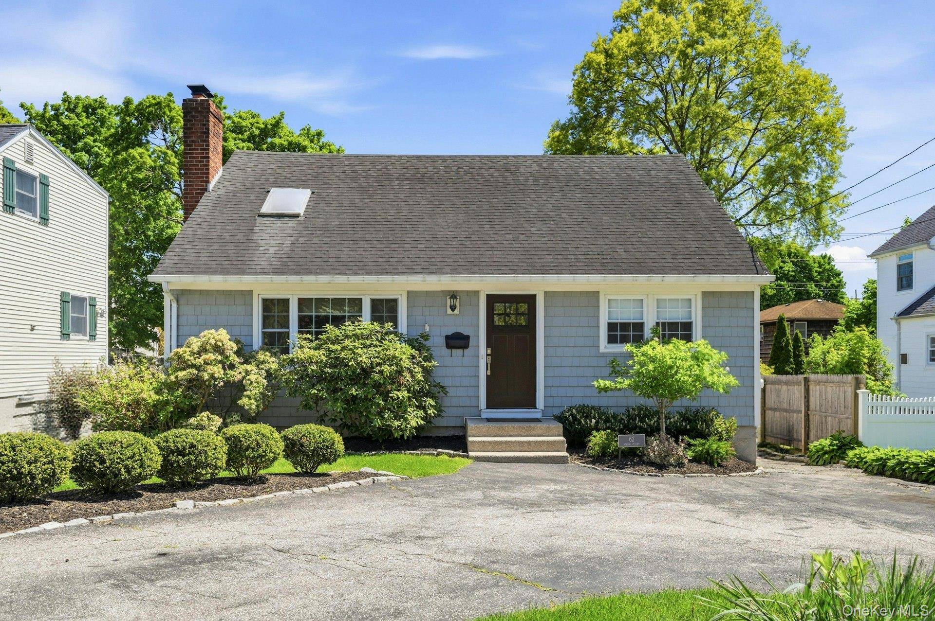 Casa de 4 Dormitorios en Venta en Greenlawn - Nueva York - EE. UU. - 1