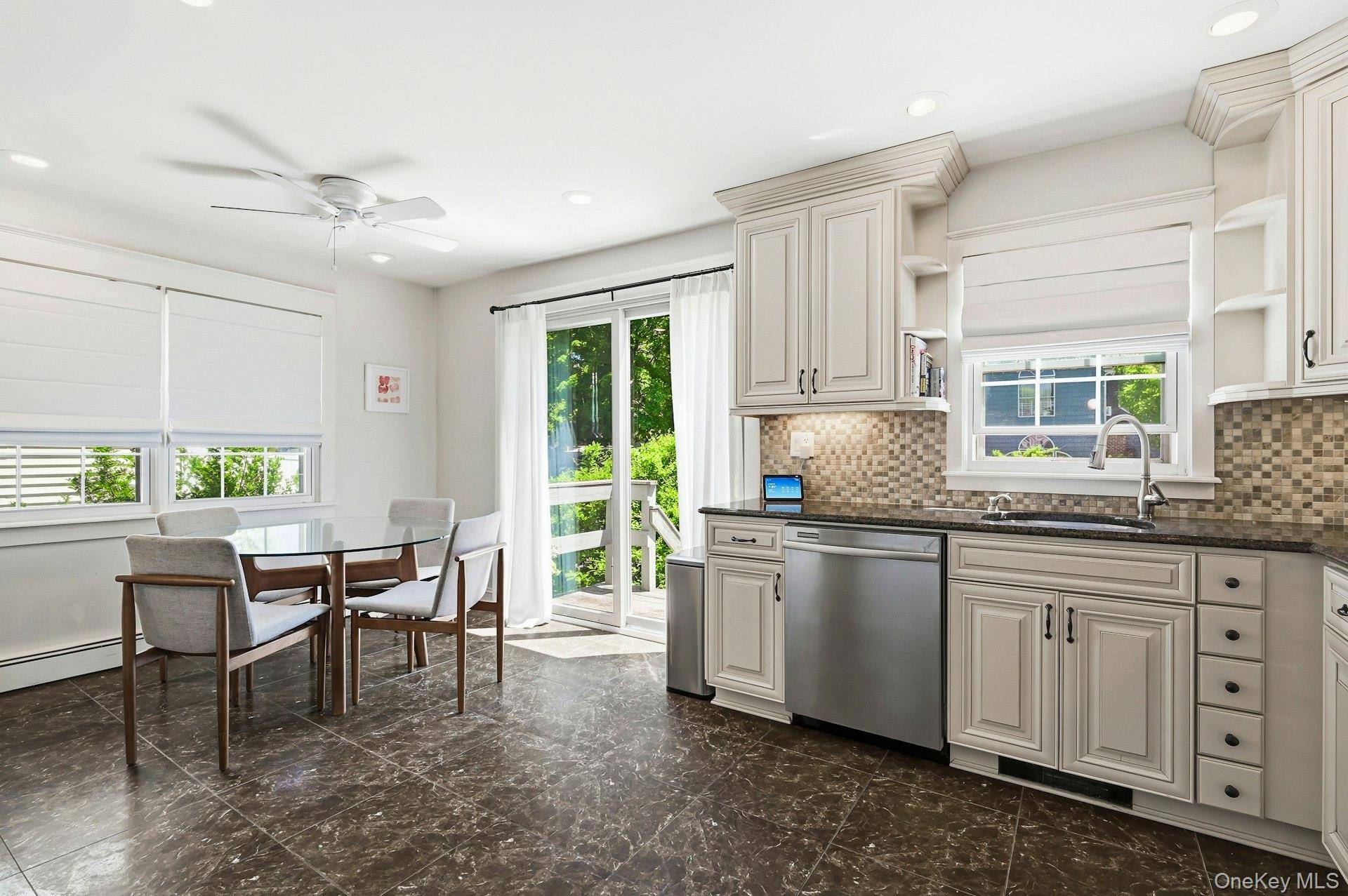 Casa de 4 Dormitorios en Venta en Greenlawn - Nueva York - EE. UU. - 8