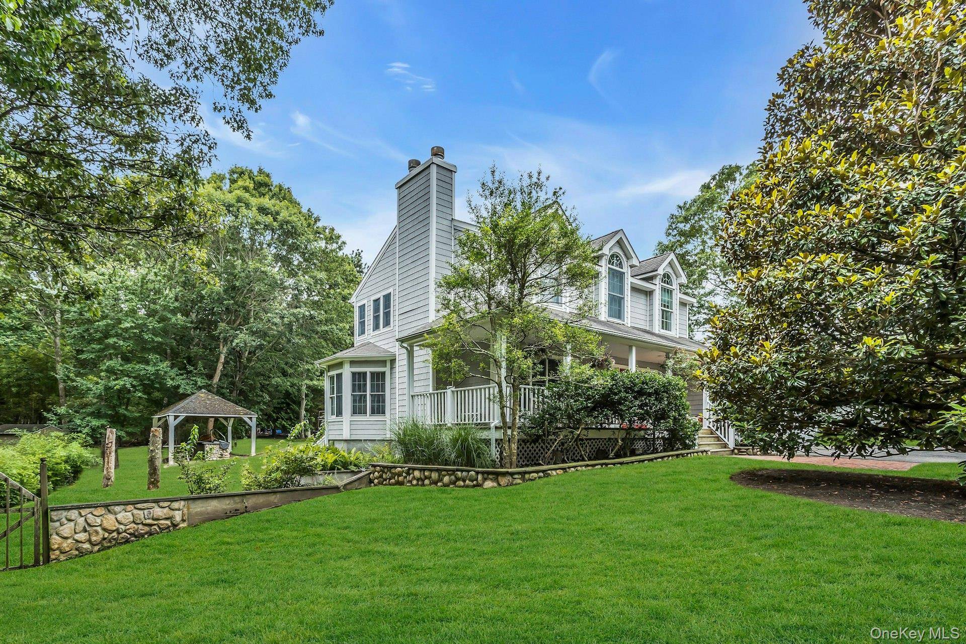 Casa de 4 Dormitorios en Venta en Hampton Bays - Nueva York - EE. UU. - 3