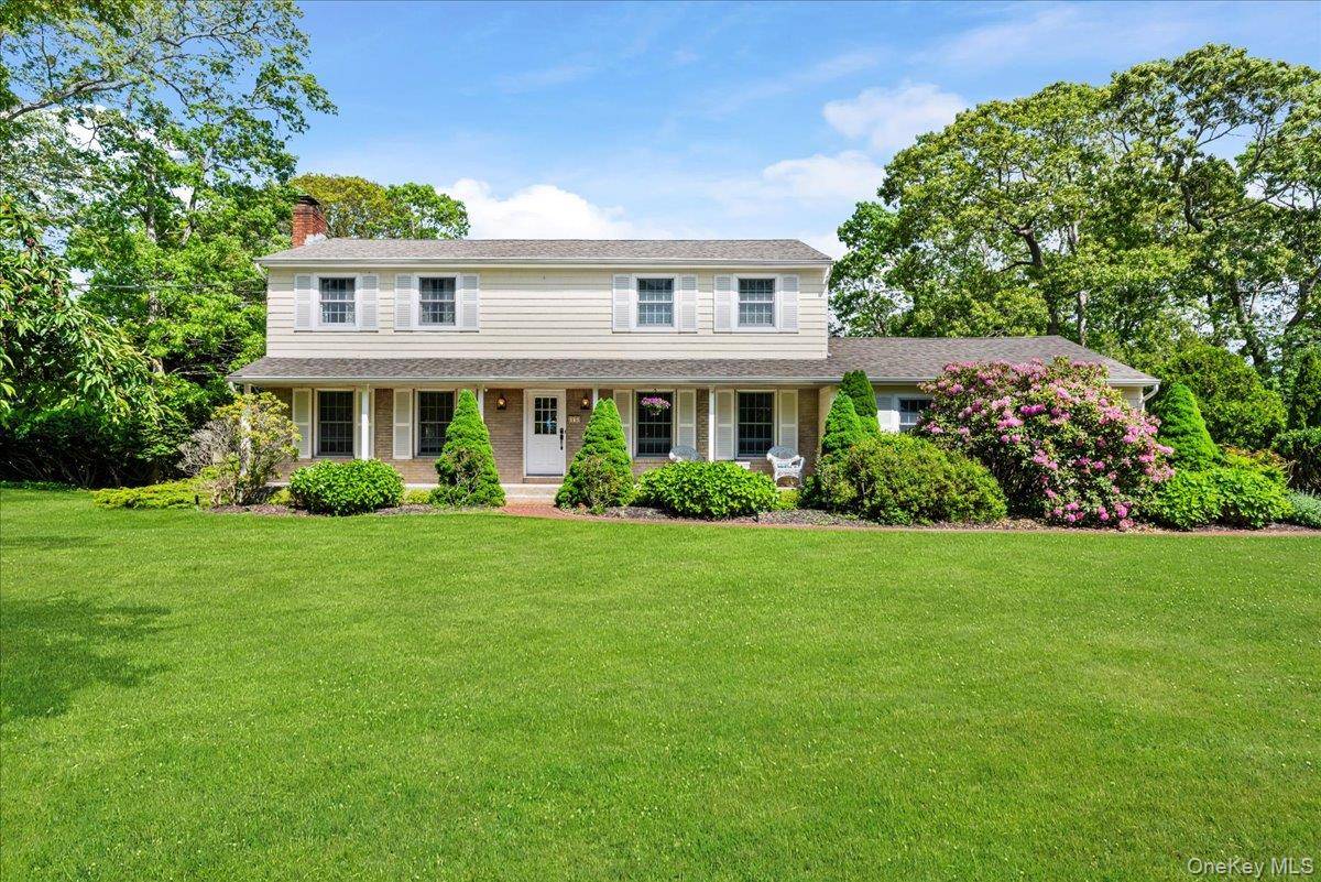 Casa de 4 Dormitorios en Venta en Hampton Bays - Nueva York - EE. UU. - 1