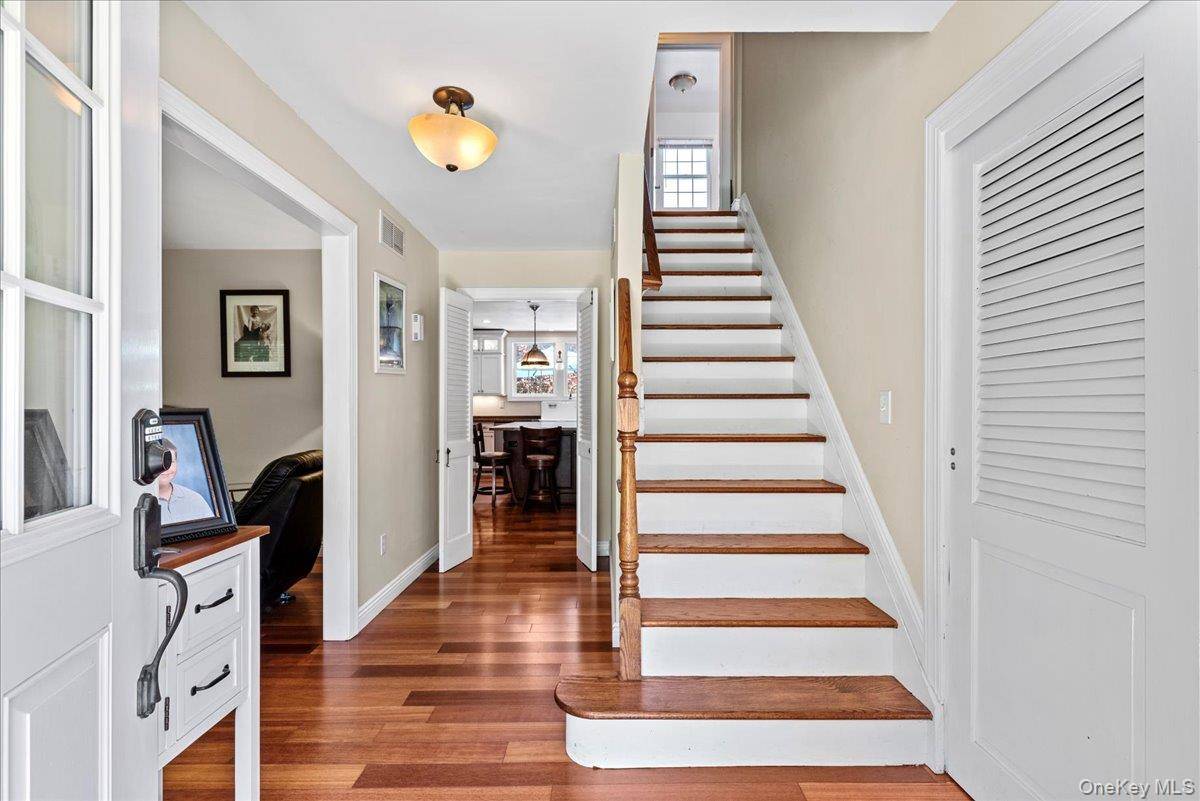 Casa de 4 Dormitorios en Venta en Hampton Bays - Nueva York - EE. UU. - 3