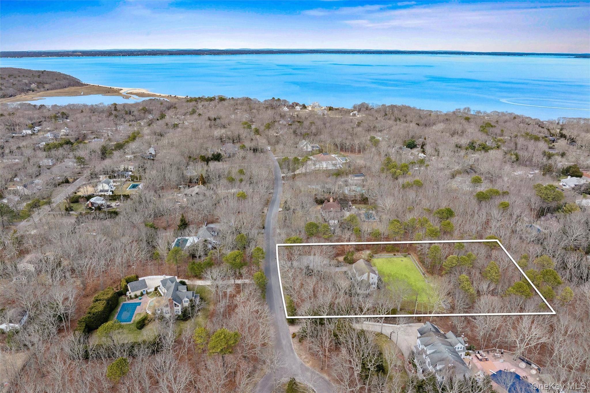 Casa de 4 Dormitorios en Venta en Hampton Bays - Nueva York - EE. UU. - 3