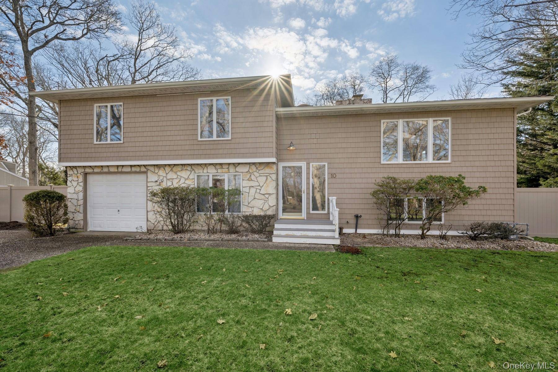 Casa de 4 Dormitorios en Venta en Hampton Bays - Nueva York - EE. UU. - 1