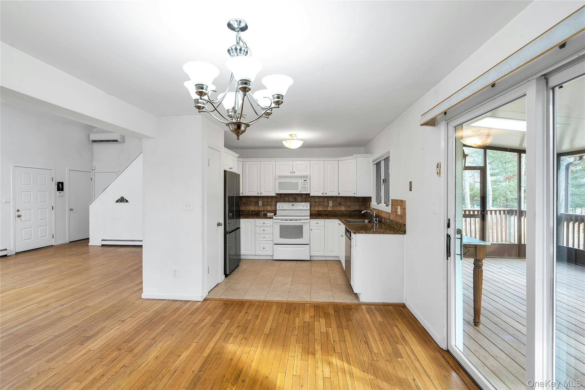 Casa de 4 Dormitorios en Venta en Hampton Bays - Nueva York - EE. UU. - 8