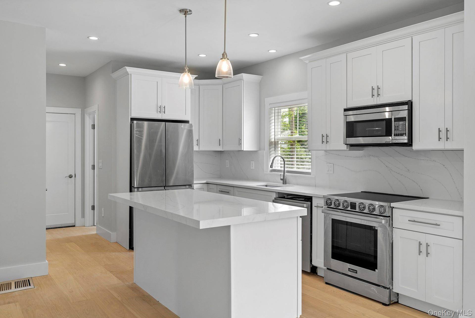 Casa de 4 Dormitorios en Venta en Hampton Bays - Nueva York - EE. UU. - 3