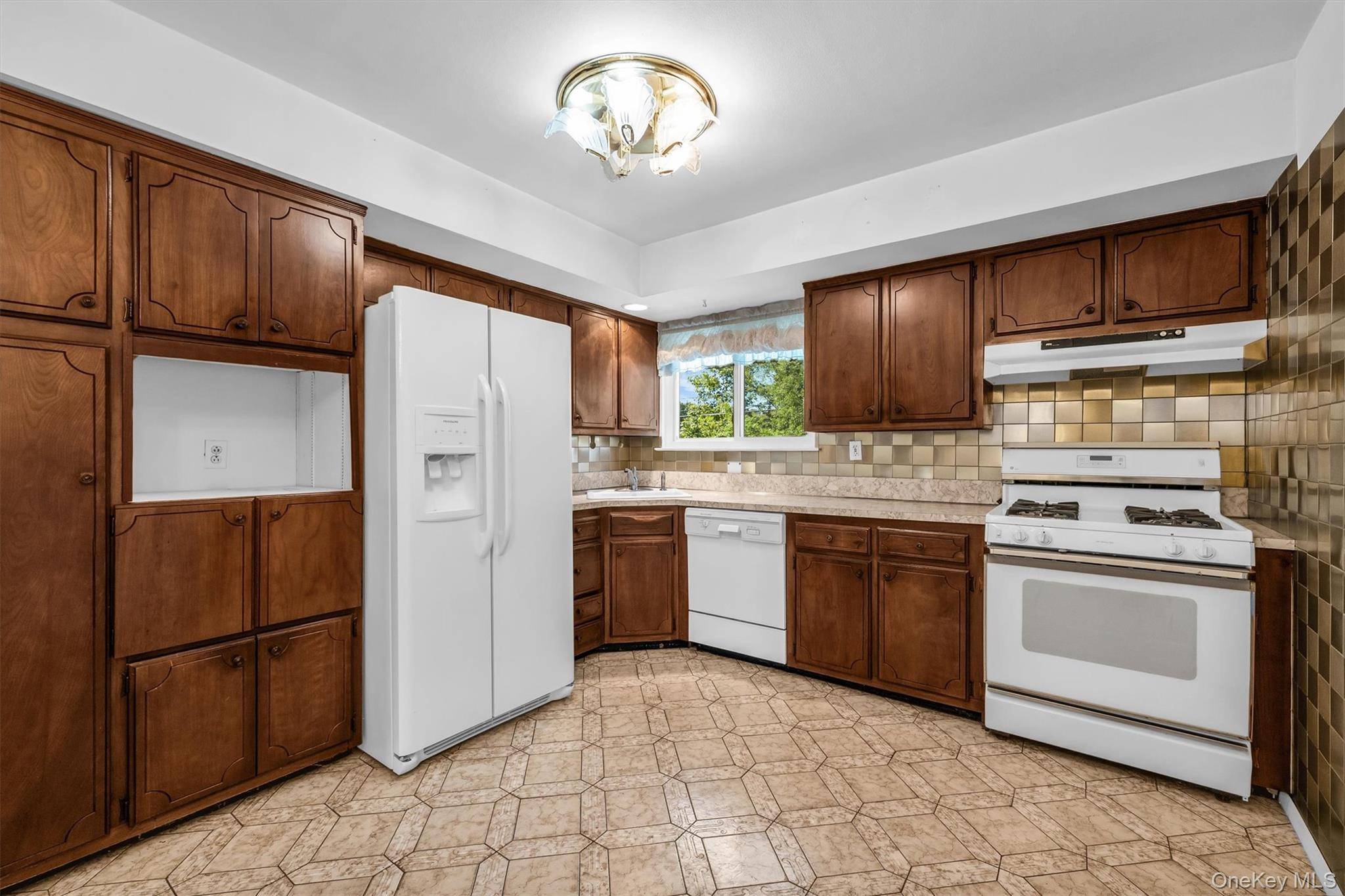Casa de 4 Dormitorios en Venta en Hauppauge - Nueva York - EE. UU. - 8