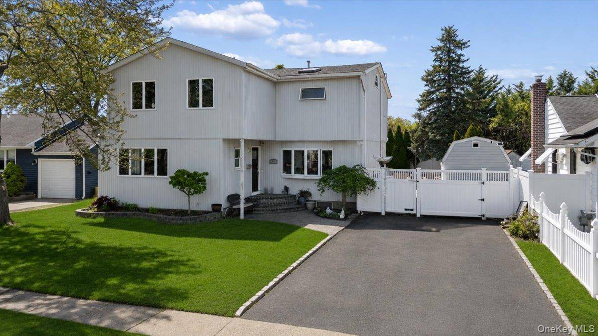 Casa com 4 Quartos à Venda em Hicksville - Nova Iorque - EUA - 2