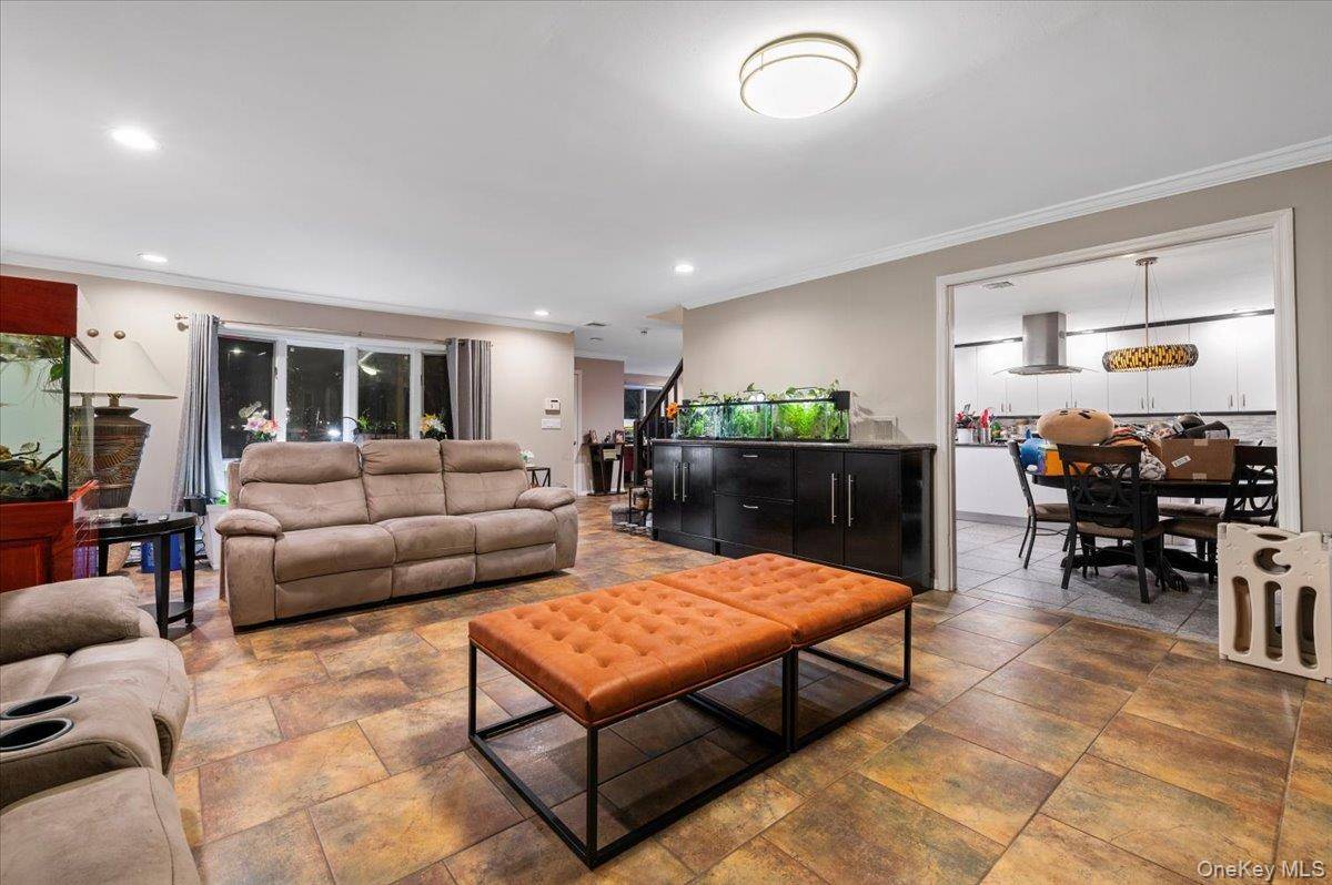 Casa com 4 Quartos à Venda em Hicksville - Nova Iorque - EUA - 5