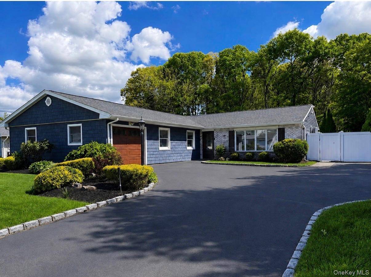 Casa de 4 Dormitorios en Venta en Holbrook - Nueva York - EE. UU. - 1