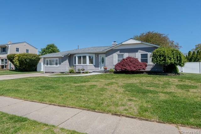 4 Bedroom Home for Sale in Holtsville - New York - USA - 1