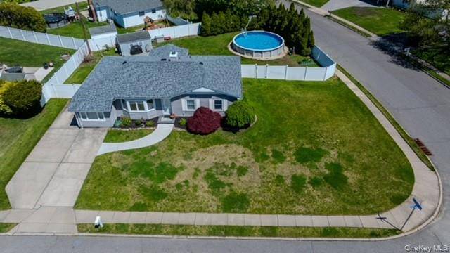 4 Bedroom Home for Sale in Holtsville - New York - USA - 3