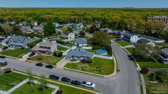 4 Bedroom Home for Sale in Holtsville - New York - USA - 4