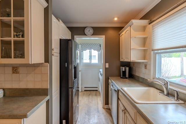 4 Bedroom Home for Sale in Holtsville - New York - USA - 8