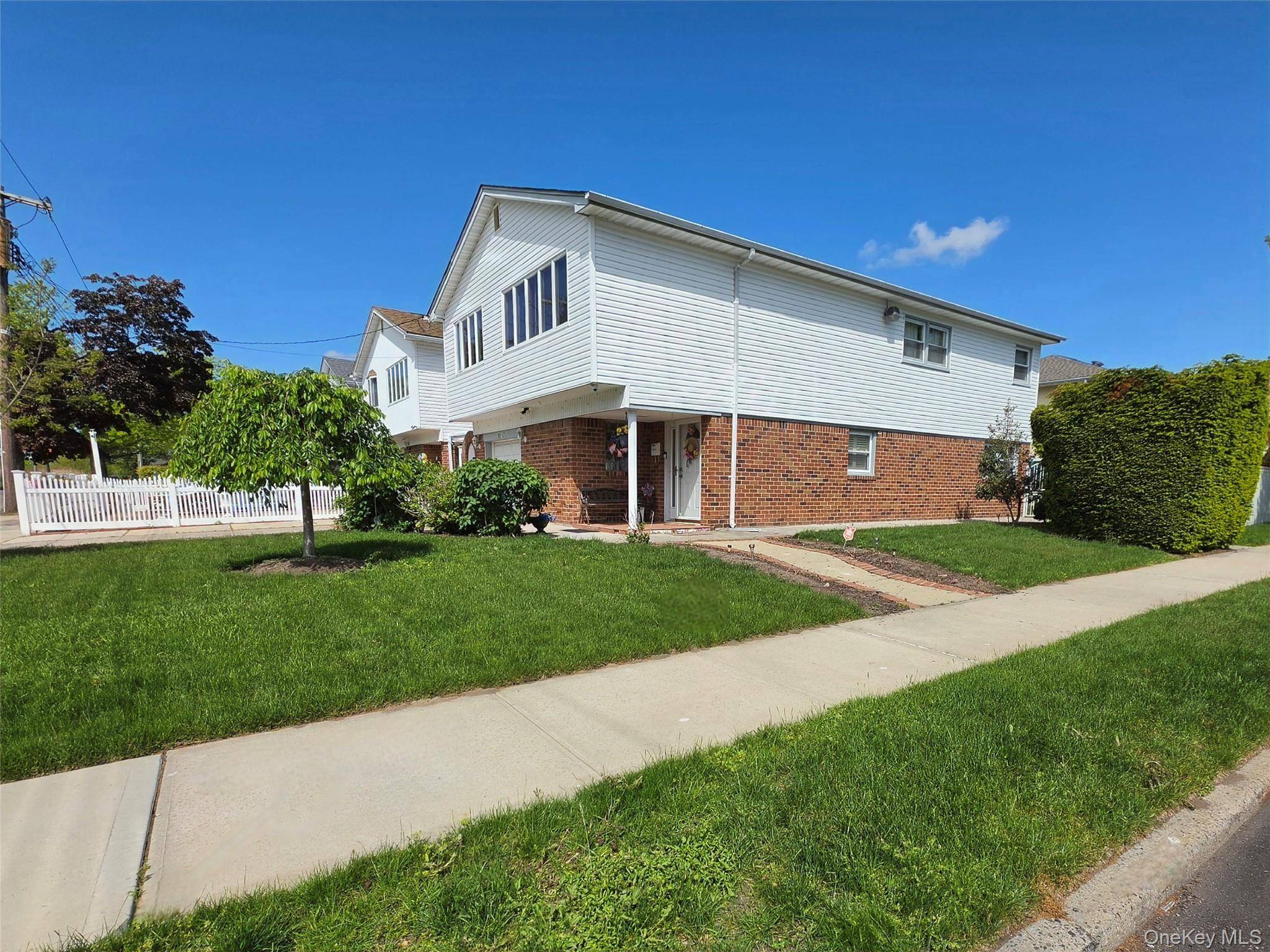 Casa com 4 Quartos à Venda em Howard Beach - Nova Iorque - EUA - 1