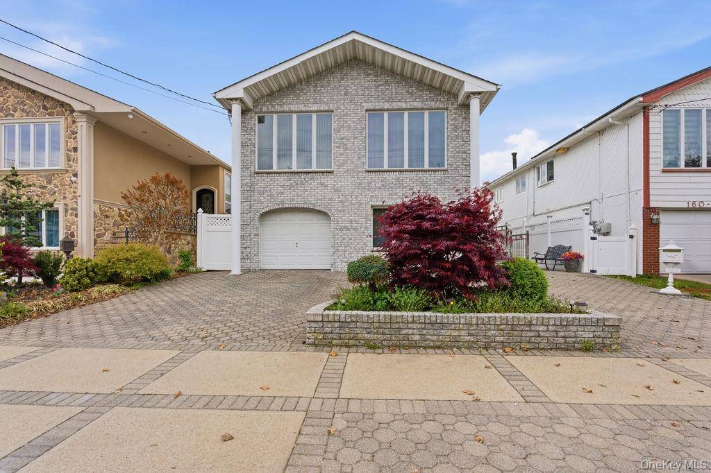 Casa com 4 Quartos à Venda em Howard Beach - Nova Iorque - EUA - 1